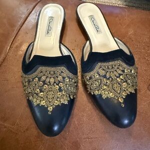 Oscar De La Renta Chic Black and Gold Embroidered Mules